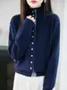 Novo cardigã de malha feminino com botões, gola semi-alta, bloqueio de cores espessado para outono e inverno, lã old money 2026, corte solto, tecido misto