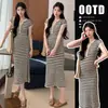 Vestido de Maternidade Tendência 2026 Chegada Nova de Verão Elegante Ajustado Listrado Comprimento Médio Vestido de Tricô de Seda de Gelo