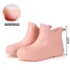 Botas de chuva femininas, antiderrapantes, estilosas, impermeáveis, adequadas para uso ao ar livre, design elegante, sola macia, confortáveis de usar e perfeitas para tirar fotos