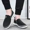 Zapatos de lona de corte bajo para hombre, zapatos de tela del viejo Pekín, suela blanda, antideslizantes, resistentes al desgaste, zapatos de lona para primavera y otoño, zapatos para padres de mediana edad y ancianos