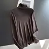 Nuevo estilo 2026 suéter de punto ajustado de cuello alto, camiseta interior de manga larga en capas para un look sofisticado, venta al por mayor H08FS5238