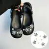 Flor de rabo de fênix delicada, adequada para tamancos, flor de sapato de strass de luxo leve, fivela de sapato, acessórios de corrente de contas, decorações de moda DIY