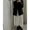 Agora a Nova Coleção Primavera/Verão 2026 do Designer Coreano Amo*Ento Apresenta Calças-Saia Elegantes Plissadas, de Barra Larga e Volumosas