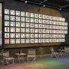 Configuração de Área de Fotos Moderna com Decoração de Parede em Estilo Acampamento Industrial para Restaurante de Churrasco, Wine Bar e Fundo Interativo
