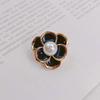 Broche de camelia ligero, de lujo, estilo fragante, estilo europeo y americano, con alfiler personalizado de moda, aguja para cuello, cárdigan ligero antidesgaste, accesorios para traje.