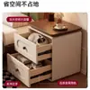 Mesita de noche Wind Usada para Dormitorio en Casa, Sentido del Diseño, Estilo Crema, Nuevo Artículo Popular, Gabinete Pequeño de Madera Maciza para Mesita de Noche, Gabinete de Almacenamiento