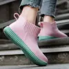 Botas de Chuva de Moda Transfronteiriças Femininas Antiderrapantes Sapatos de Borracha para Cozinha Forrados com Lã Roupas Externas Quentes Botas de Chuva Estilo Coreano Versátil Impermeável Sapatos para Lavagem de Carro