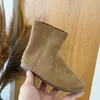 Zapatos Infantiles Qqo 2025 Otoño e Invierno Nuevas Botas de Cuero Infantiles Moda y Versátiles Estilo Británico Botines Cortos para Niñas Botas Individuales para Niñas