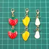 Varios accesorios de joyería personalizados de aleación transfronterizos europeos y americanos con dijes de frutas, llaveros de doble plátano, sandía y fresa