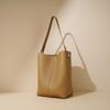 Bolsa Saco Estilo Novo 2026 para Mulheres, Bolsa Tote Simples de Couro de Primeira Camada, Grande Capacidade, Bolsa de Ombro Versátil para Tablet e Trabalho