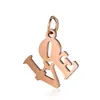 Pendente Pequeno Único Criativo de Aço Inoxidável Letra Amor Banho de Ouro Real 18K Polido Acessórios para Pulseira Colar DIY