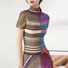 Conjunto Elegante de Dos Piezas con Pliegues y Rayas Multicolor Retro