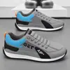 Zapatos de Hombre Primavera y Verano Nuevo Estilo Malla Ultraligeros Zapatos para Correr Zapatos Deportivos Transpirables Amortiguadores Suela Suave Zapatos para Estudiantes Ligeros Zapatos para Correr