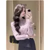 Design Etéreo e Único em Estilo Francês, Blusa Bonita e Distinta de Gola Alta, Camisa Roxa com Borda Franzida para Mulheres, Temporada de Primavera
