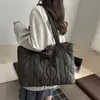 Bolsa Tote de Ombro Texturizada Simples Casual Versátil Moda Inverno 2026 Nova Grande Capacidade Tendência
