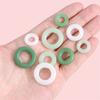 Cuentas sueltas de imitación de jade para anillos de correr, colgantes, collares, pulseras y accesorios de ropa, fabricantes al por mayor