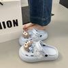 Sapatos Croc para Mulheres Verão 2025 Uso Externo de Sola Macia Duas Formas de Usar Sandálias de Praia Antiderrapantes de Desenho Animado Fofas para Mulheres