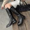 As Botas Também São Botas de Equitação de Pernas Retas em Couro de Bezerro de Couro Integral para Mulheres, Inverno 2025, Salto Médio Grosso, Bico Arredondado, Botas de Cano Alto em Couro Genuíno