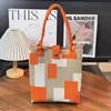 Bolsa de punto de dibujos animados transfronteriza, gran capacidad, portátil y linda, adecuada para estudiantes y trabajadores de oficina, bolsa de mano para el día a día, venta al por mayor desde el fabricante