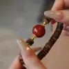 Nuevo Estilo Chino Lujo Ligero Retro Diseño Original Ágata Roja Madera de Árbol de Ágar Pulsera de Cuentas Colgante Collar Pulsera de Sensación de Alta Gama