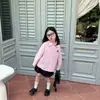 Otoño 2026 Nuevo Estilo Coreano Ropa Infantil Moda para Niñas Camisa de Manga Larga con Pegatinas de Dibujos Animados Blusa Falda Plisada