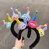 Bola de Pelo Linda Divertida Banda para el Cabello de Barra Retorcida Tocado Feo Lindo Parte Superior Cranial Alta Banda para el Cabello de Bola de Carbón Pequeña Tarjeta para el Cabello Femenina Accesorios para el Cabello
