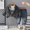 2026 Nuevo Conjunto de Ropa para Niños Otoño para Niños Conjunto Elegante de Tres Piezas para Niños Camisa Rayada de Primavera y Otoño para Bebé