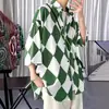 Camisa de Seda Helada de Calle Frita de Gama Alta Tendencia para Hombre Diseño de Moda Nicho Moderna Camisa de Manga Corta Verde Mostaza