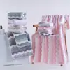 Juego de Toallas de Coral Fleece con Diseño de Ondas de Agua al por Mayor para Uso Doméstico, Bata de Baño Espesa, Toalla Facial Suave y Absorbente, Disponible para Dropshipping