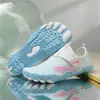 Novos sapatos de vadeio infantis para atividades ao ar livre transfronteiriças, sapatos de fitness, esportes, yoga, sapatos de praia respiráveis e antiderrapantes para vadeio, sapatos de natação