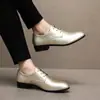 Tamanho grande transfronteiriço 40-50 masculinos casual de negócios primavera e outono novo estilo padrão gota d'água branco e prata moda sapatos de couro para homens