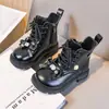 Botas de moda novo modelo 2025 inverno aumento de altura infantil versátil estilo britânico moda cadarço botas curtas botas Martin para meninas