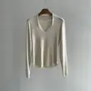 Camiseta base de punto fino con cuello en V Beishan Tongshu para mujer, top interior de manga larga ajustado para otoño P203