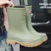 Botas de lluvia de moda cálidas hasta la pantorrilla para adultos, nuevas botas de goma impermeables antideslizantes con cordón, botas cortas resistentes al desgaste, zapatos de agua engrosados