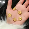Conjunto de Pulseras de Acero Inoxidable Doradas Transfronterizas con Clavos de Diamante Pulsera de Trébol de Cuatro Hojas Cintura Pequeña Brazaletes Dorados