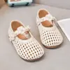 Sandalias de Princesa Cerradas para Niñas 2026 Verano Nuevo Estilo Niña Pequeña Flor Pequeña Perla Malla Tejida Sandalias de Playa