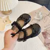 Sapatos de Couro de Princesa para Meninas Pequenas Primavera 2026 Estilo Coreano Laço Moda Infantil Mocassins Sapatos de Performance para Crianças Pequenas