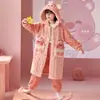 Pijama Infantil de Lã Coral Outono e Inverno Camisola para Meninas Capuz Cartoon Fofo Mães e Vestidos Roupas Caseiras Infantis
