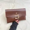 Bolsa de Mão Retrô Fashion para Mulheres com um Lindo e Estiloso Design de Fecho Quadrado, Tendência em 2026