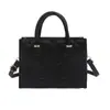 Bolso de mano para mujer con corazón en relieve de estilo nuevo transfronterizo, un bolso de hombro ligero y lujoso de retazos, un bolso cruzado moderno y casual