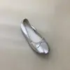 Fotos reais de sapatos baixos NUOQILIN estilo coreano com laço, bico redondo e boca rasa para mulheres, sapatos de vovó versáteis de couro macio para o verão