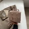 Mochila Pequena Estilo Faculdade 2025 Novo Estilo Moderno Bolsa de Ombro para Sair Mochila de Viagem Leve para Mulheres