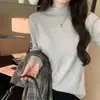 Camiseta base de punto suave y agradable para la piel de cuello medio alto para mujer, suéter de punto holgado para otoño e invierno, top estilo coreano