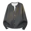 Nuevo cárdigan casual de moda estilo old money de lujo ligero con botones, cuello redondo, manga larga para hombre, cárdigan de punto de manga larga para hombre