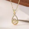 Aogu Elegante Lujo Ligero Chapado en Cobre Oro de 18 Quilates Circonita Concha Blanca Tortuga Geométrico Colgante Collar para Mujeres, Joyería de Cuello Única y Versátil