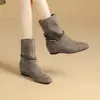 Botas de tornozelo de camurça estilo francês da moda para mulheres, nova coleção outono/inverno 2026, botas Martin versáteis de bico fino retrô