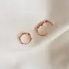 Brincos de Luxo Leve Estilo Francês com Toque de Alto Padrão para Mulheres Gota d'Água Estilo Coreano Brincos de Nicho Versátil Fivela de Orelha Distintiva Clipe de Orelha com Design de Meia-Lua