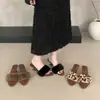 Estilo Coreano Estampado de Leopardo Punta Fina Chanclas Estampadas de Leopardo Calzado de Exterior para Mujer Verano 2026 Nuevo Estilo de Hada Tacón de Cuña Tacón Alto Zapatos de Piel