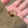 Anel de Girassol Dourado com Pedra Olho de Tigre para Mulheres, Anel de Dedo Indicador de Luxo Leve de Nicho de Alta Qualidade, Anel Vintage Empilhável Melard