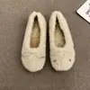 Nuevos mocasines planos de otoño e invierno con forro de felpa, mocasines slip-on para mujer para uso en exteriores, zapatos de abuela versátiles